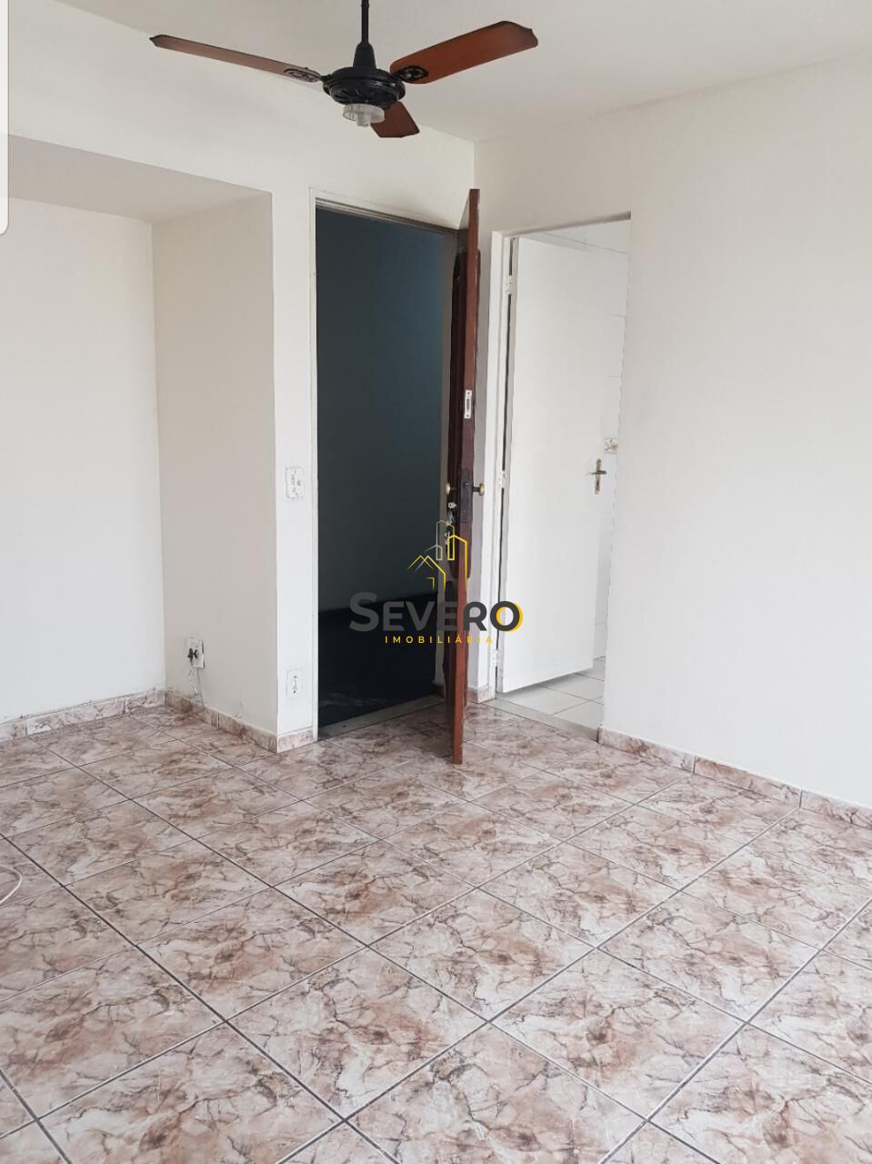 Apartamento à venda com 2 quartos, 70m² - Foto 2