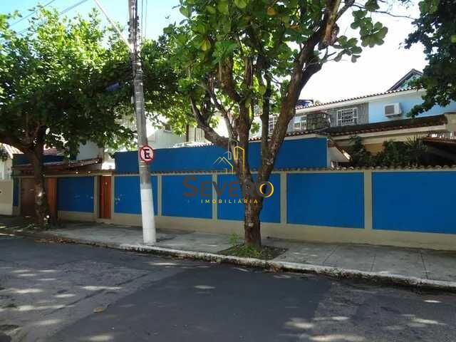 Casa à venda com 5 quartos, 374m² - Foto 1