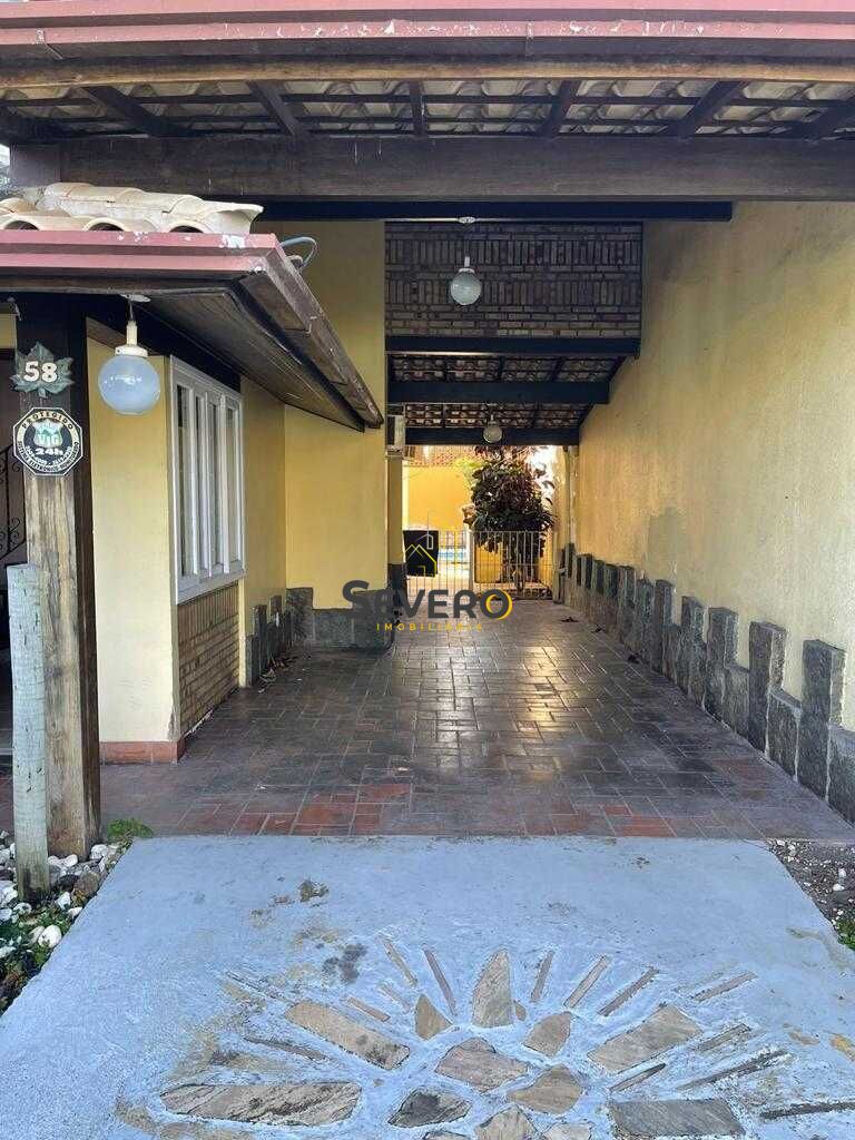Casa à venda com 4 quartos, 360m² - Foto 2