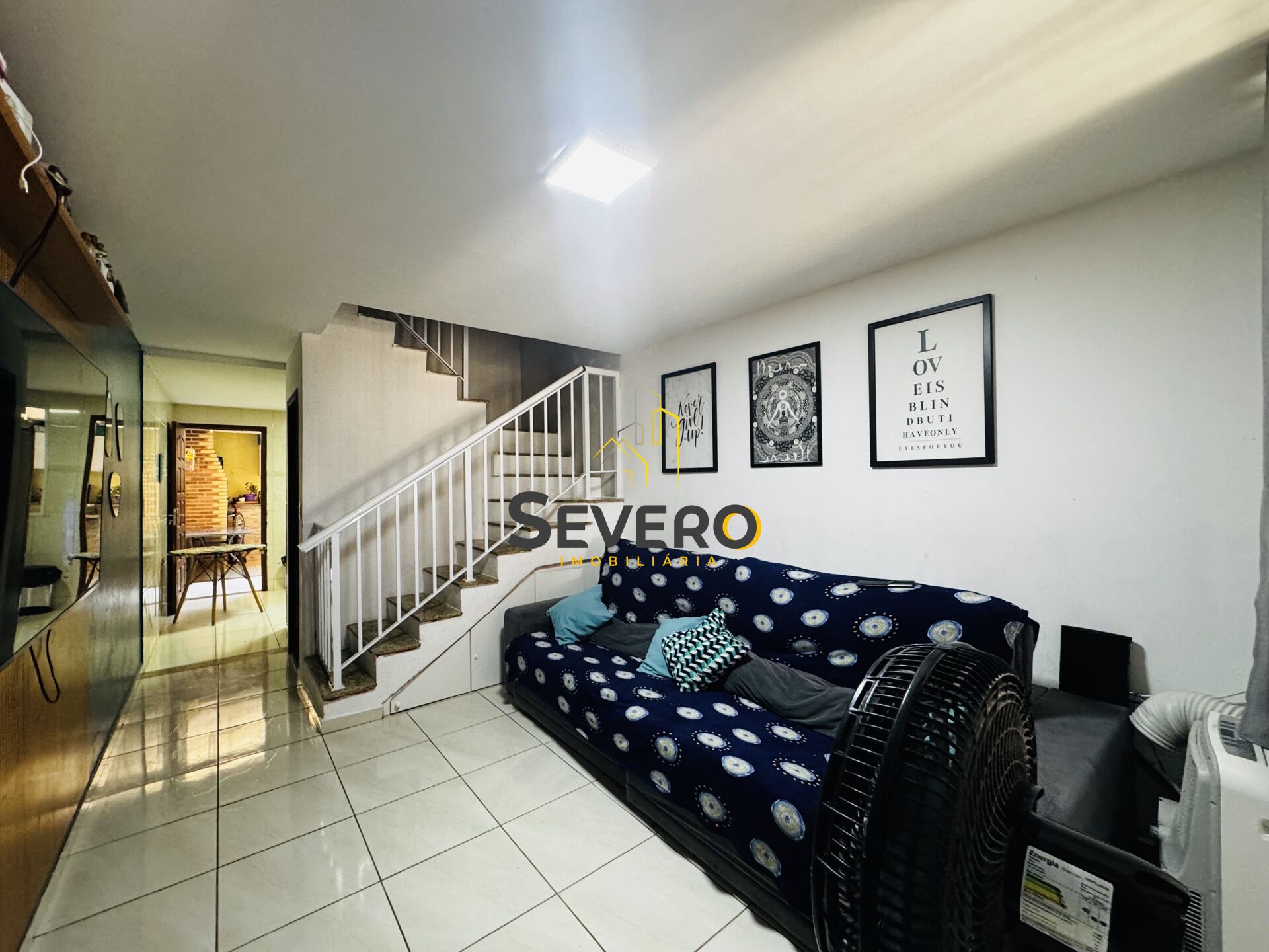 Casa à venda com 2 quartos, 69m² - Foto 1