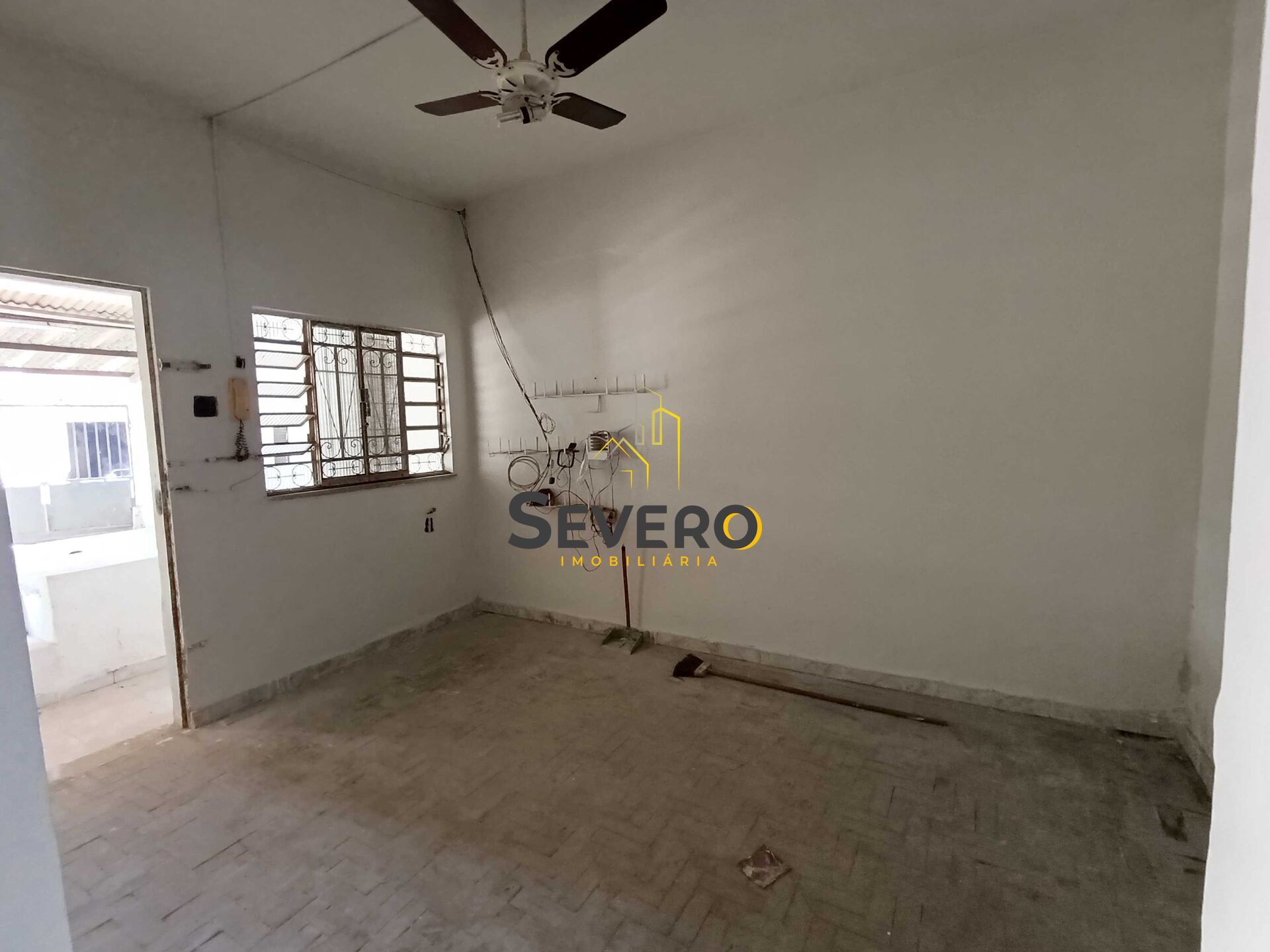 Casa à venda com 2 quartos, 150m² - Foto 2