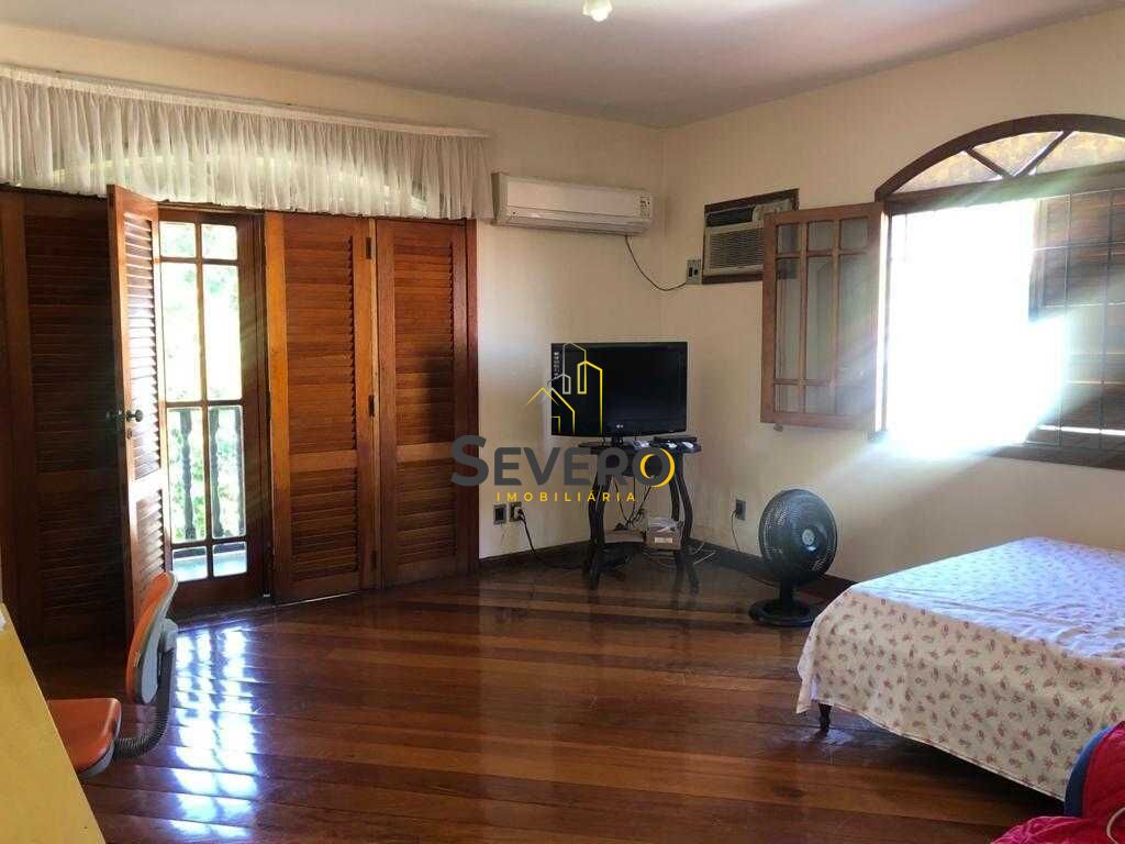 Casa à venda com 5 quartos, 300m² - Foto 16