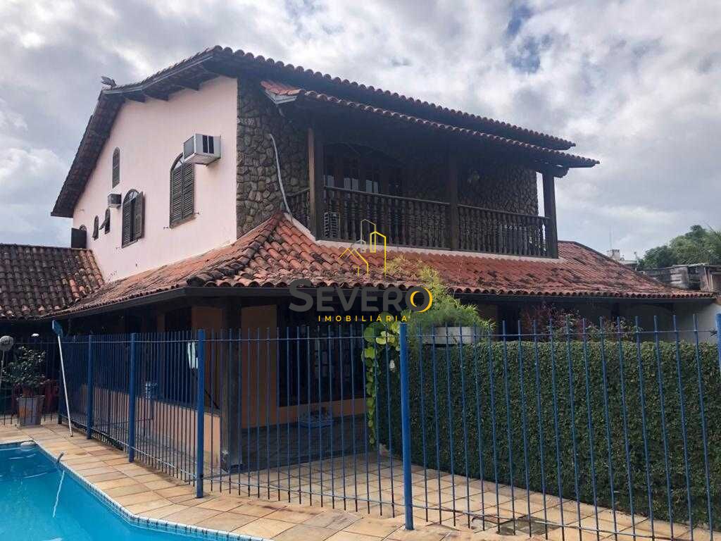 Casa à venda com 5 quartos, 300m² - Foto 2