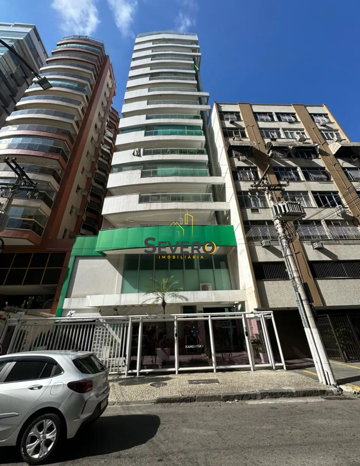 Apartamento à venda com 3 quartos, 110m² - Foto 1