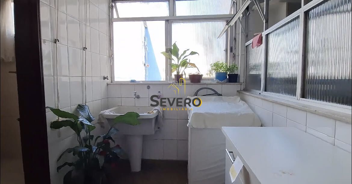 Apartamento à venda com 3 quartos, 180m² - Foto 9