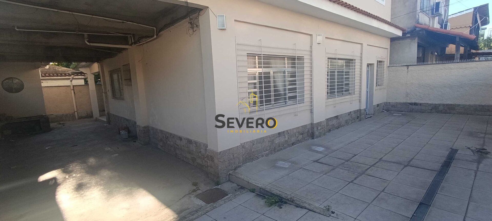 Casa à venda com 3 quartos, 290m² - Foto 2