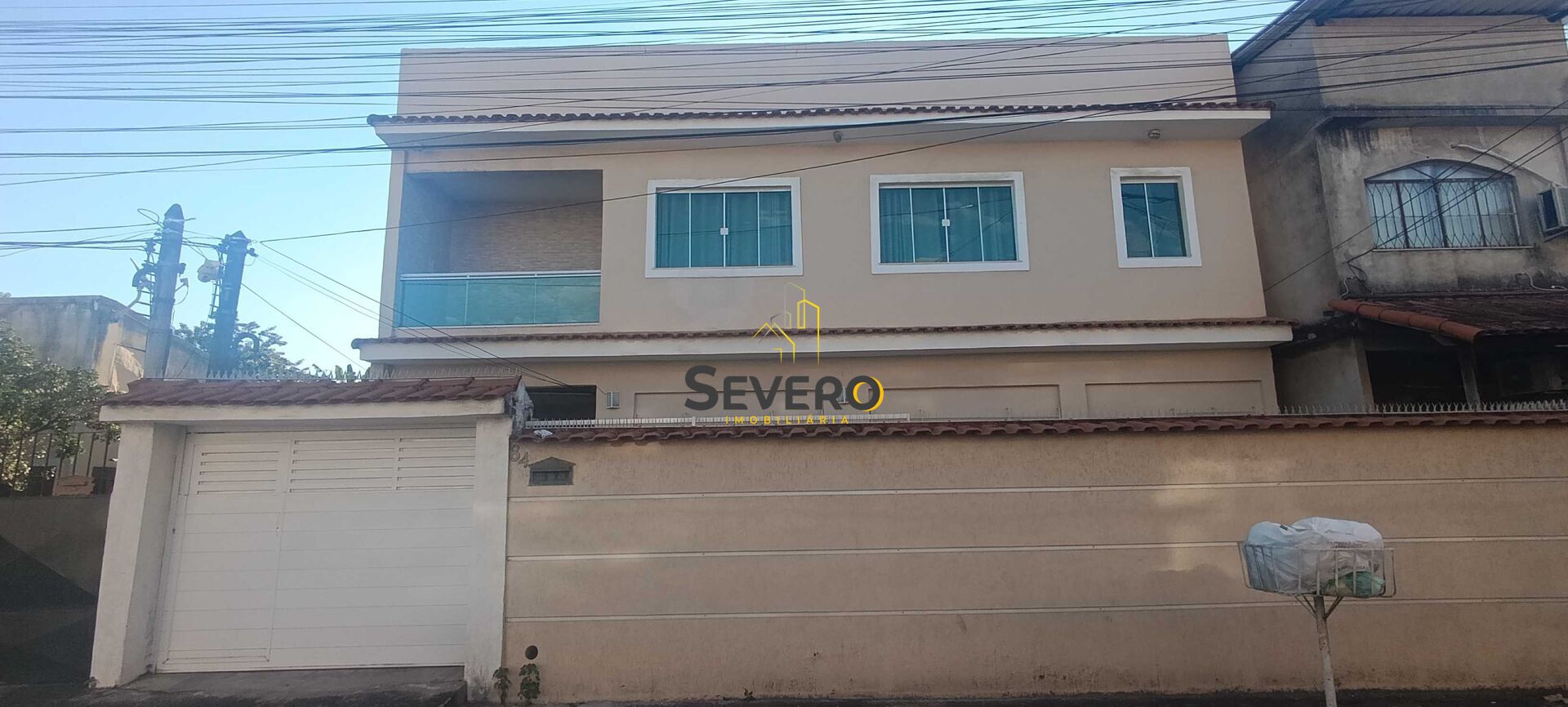 Casa à venda com 3 quartos, 290m² - Foto 1