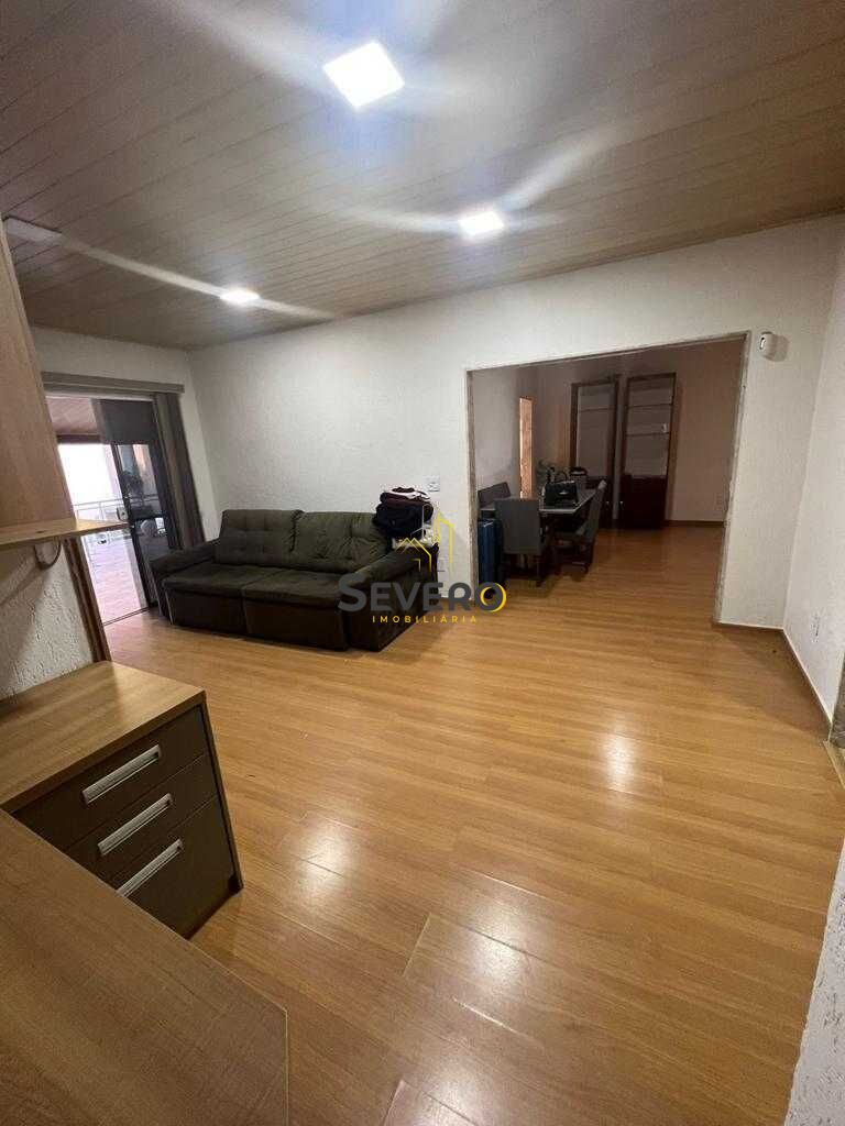 Casa à venda com 4 quartos, 1800m² - Foto 4