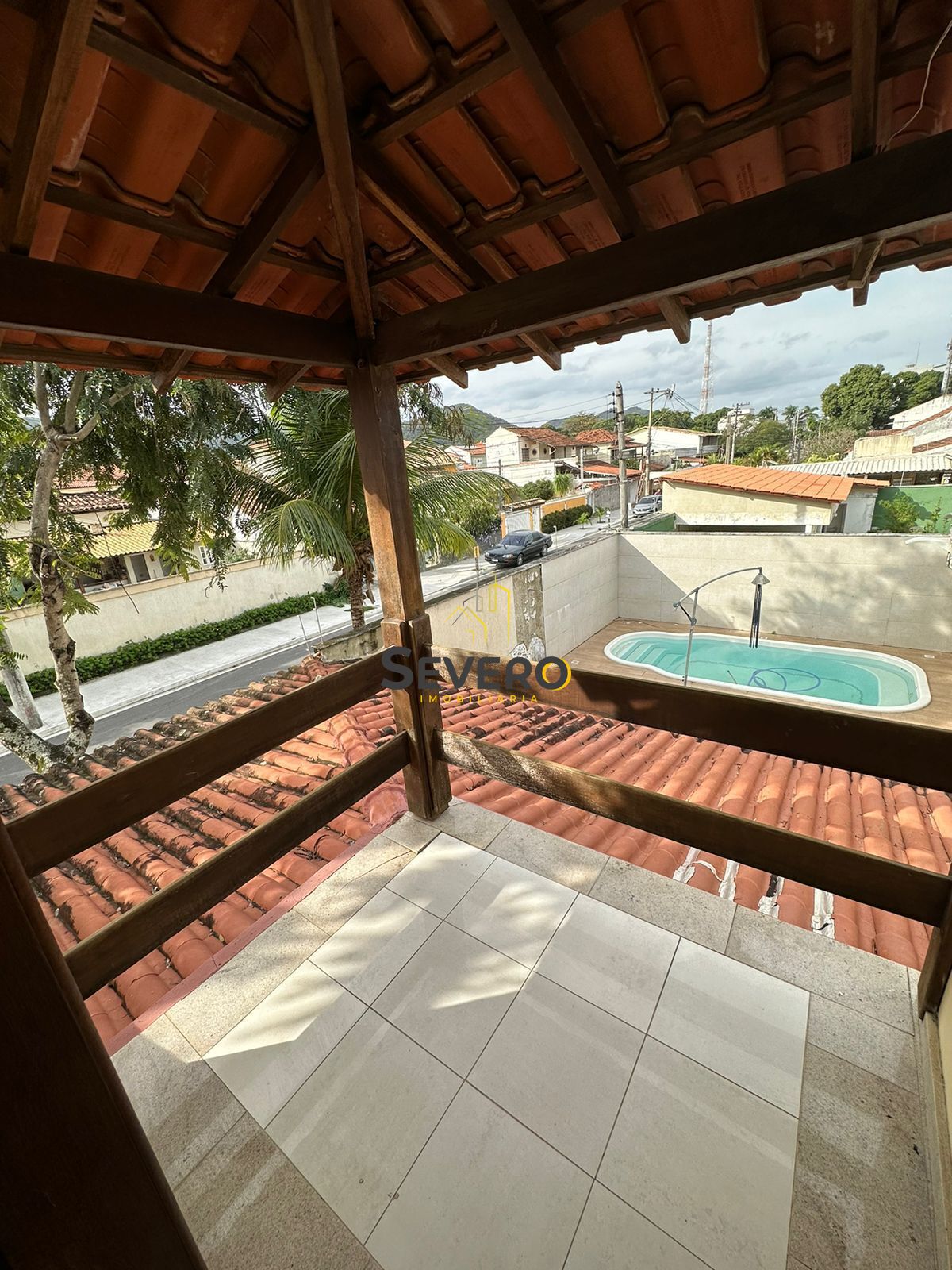 Casa à venda com 3 quartos, 360m² - Foto 1