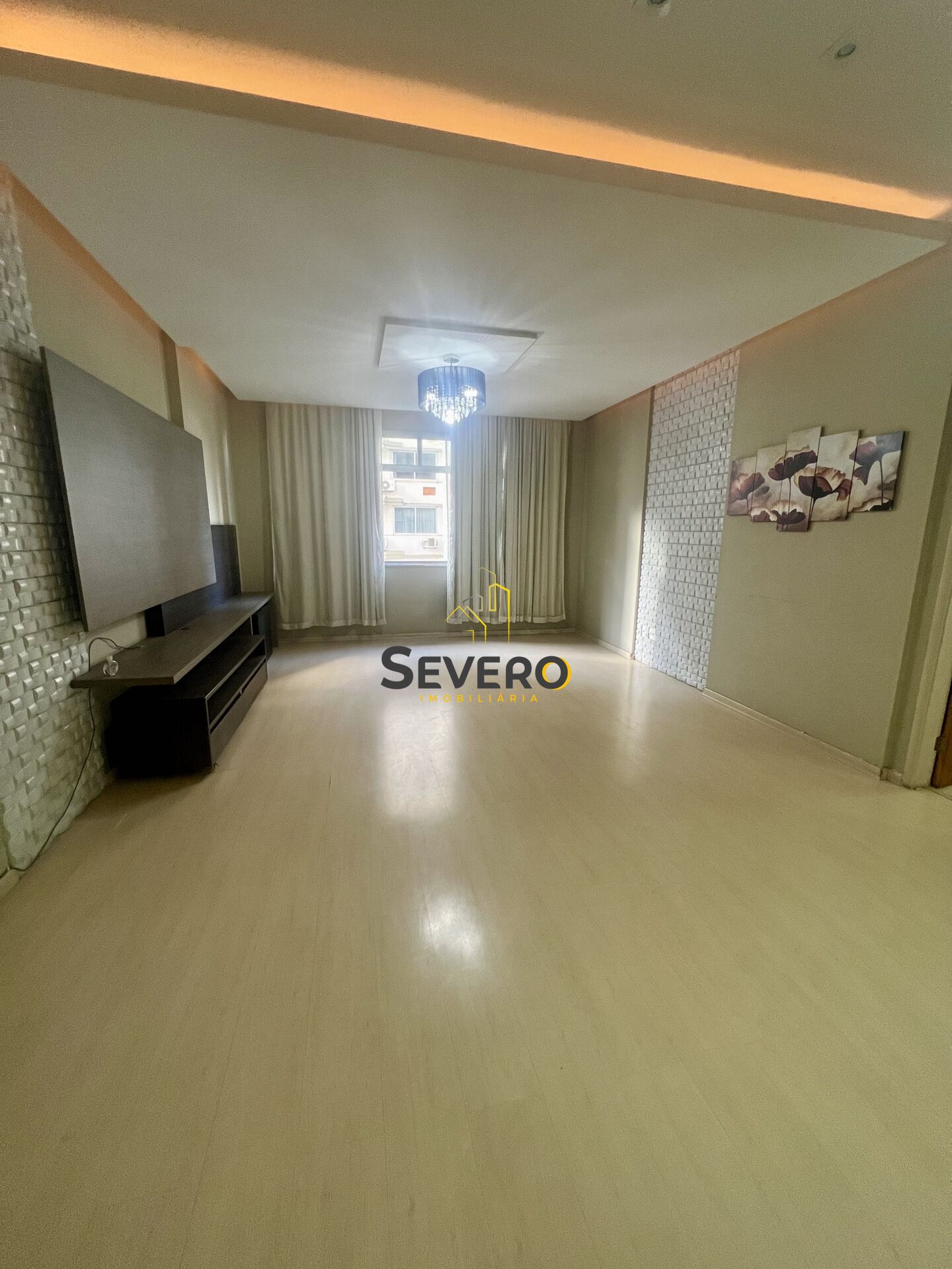 Apartamento à venda com 3 quartos, 130m² - Foto 1