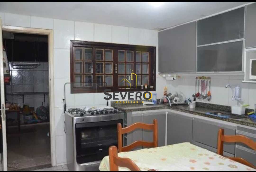 Casa à venda com 2 quartos, 90m² - Foto 4