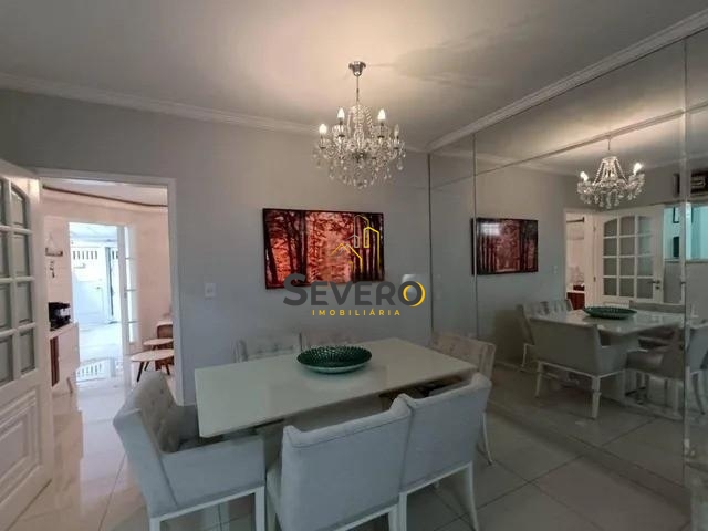 Casa à venda com 3 quartos, 180m² - Foto 1