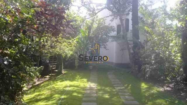 Casa à venda com 4 quartos, 330m² - Foto 1