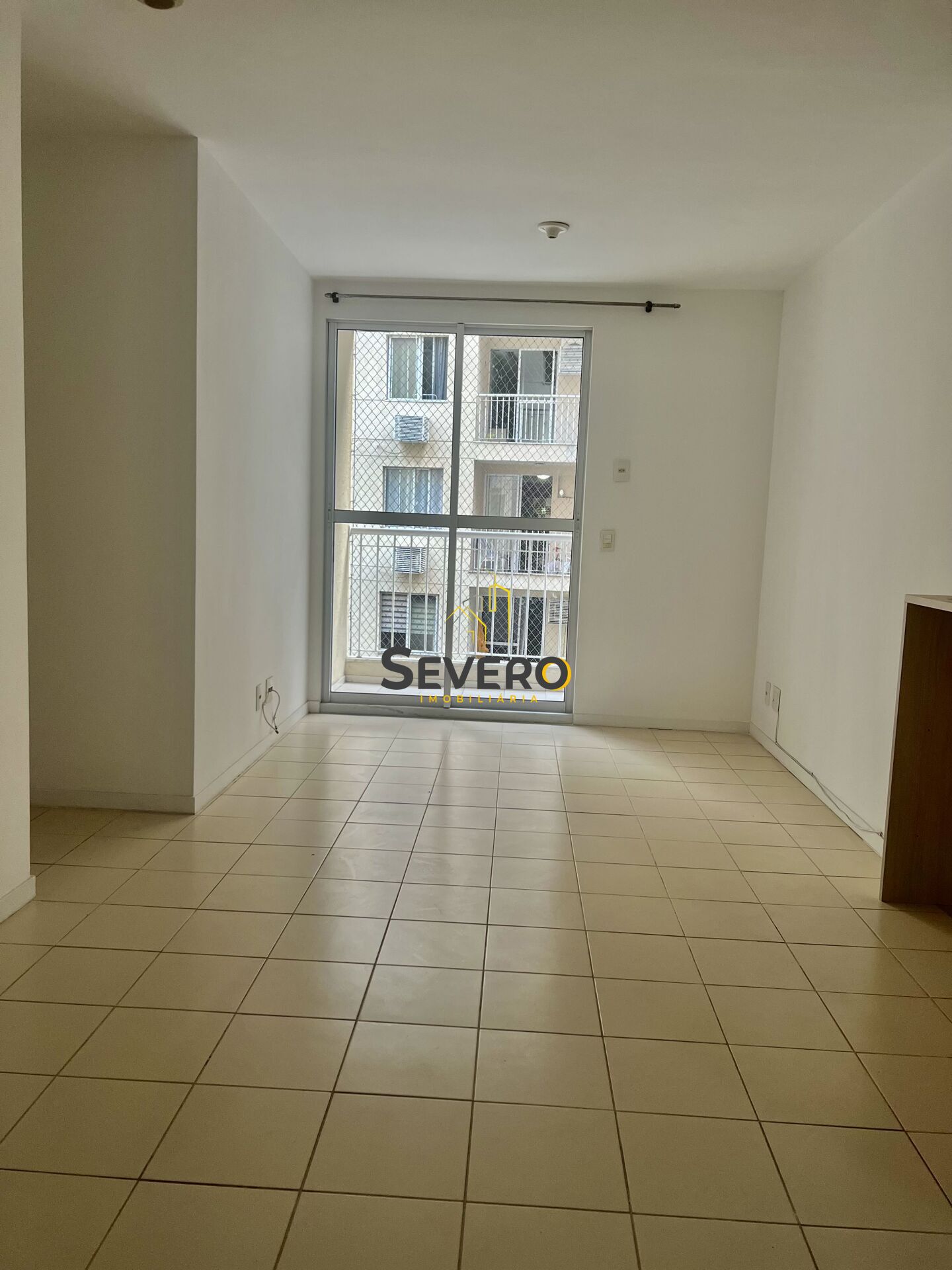 Apartamento à venda com 3 quartos, 75m² - Foto 2