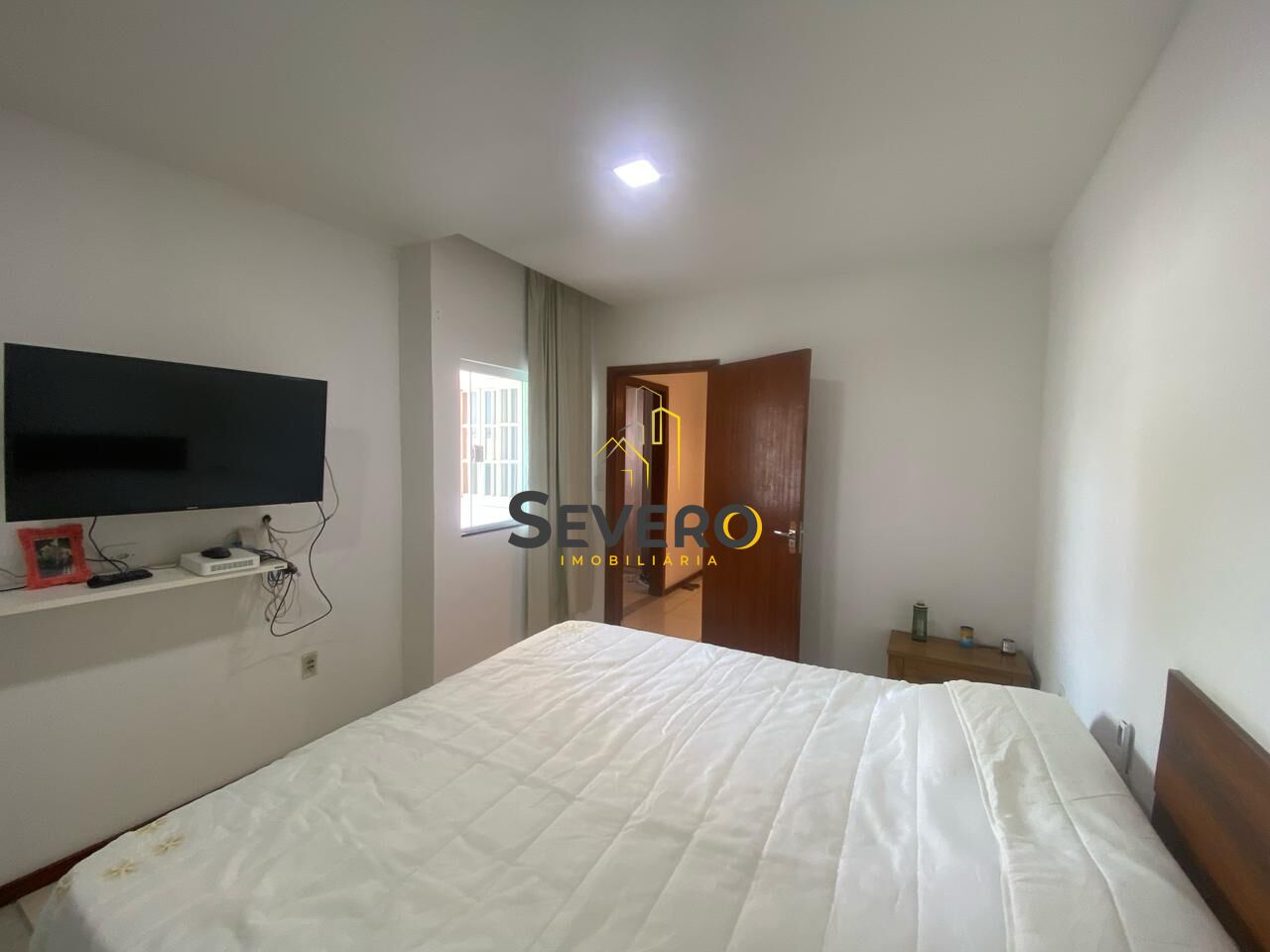 Casa à venda com 4 quartos, 239m² - Foto 4