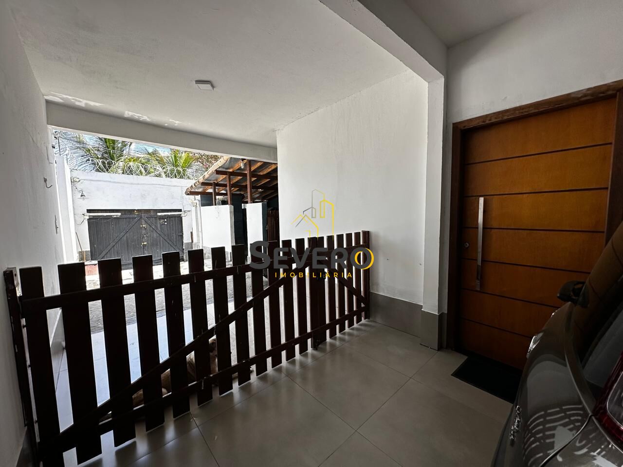 Casa à venda com 4 quartos, 239m² - Foto 2