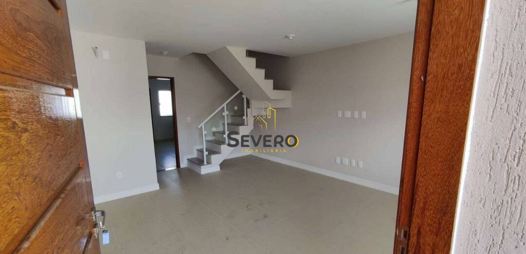 Casa à venda com 4 quartos, 125m² - Foto 2