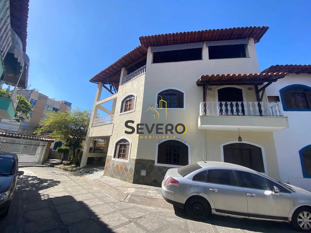 Casa de Condomínio à venda com 4 quartos, 300m² - Foto 1