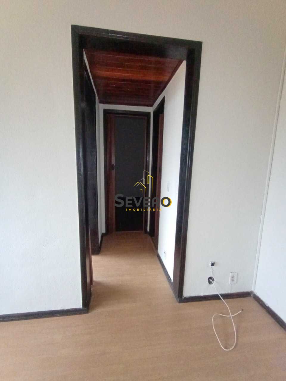 Apartamento à venda com 2 quartos, 70m² - Foto 2