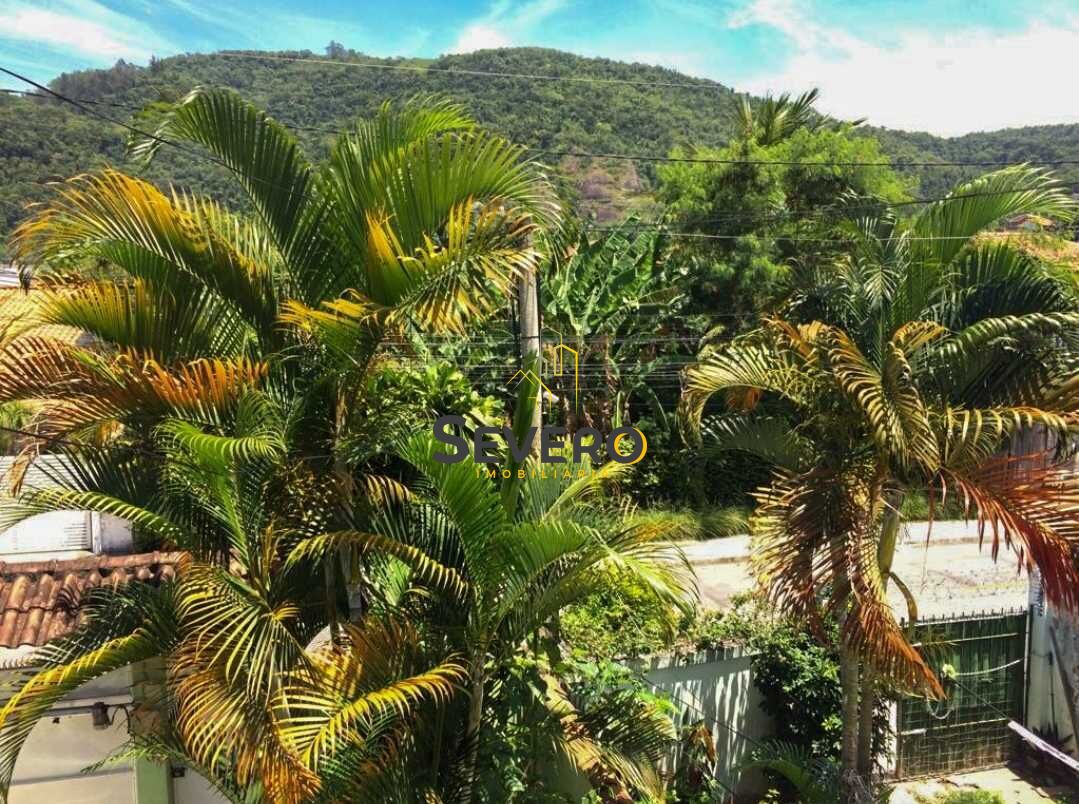 Casa à venda com 3 quartos, 250m² - Foto 1