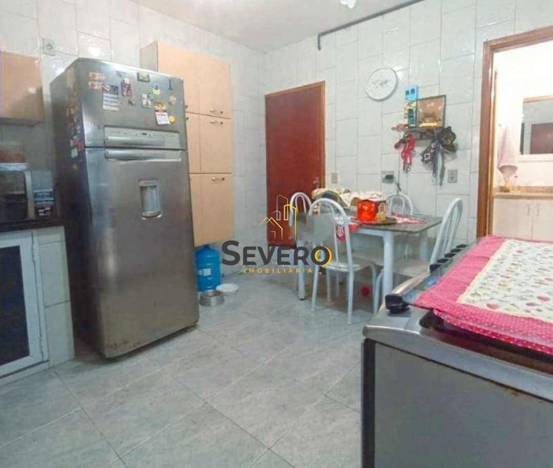 Casa à venda com 3 quartos, 250m² - Foto 15