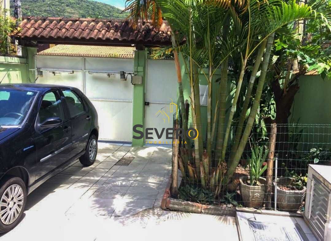 Casa à venda com 3 quartos, 250m² - Foto 2