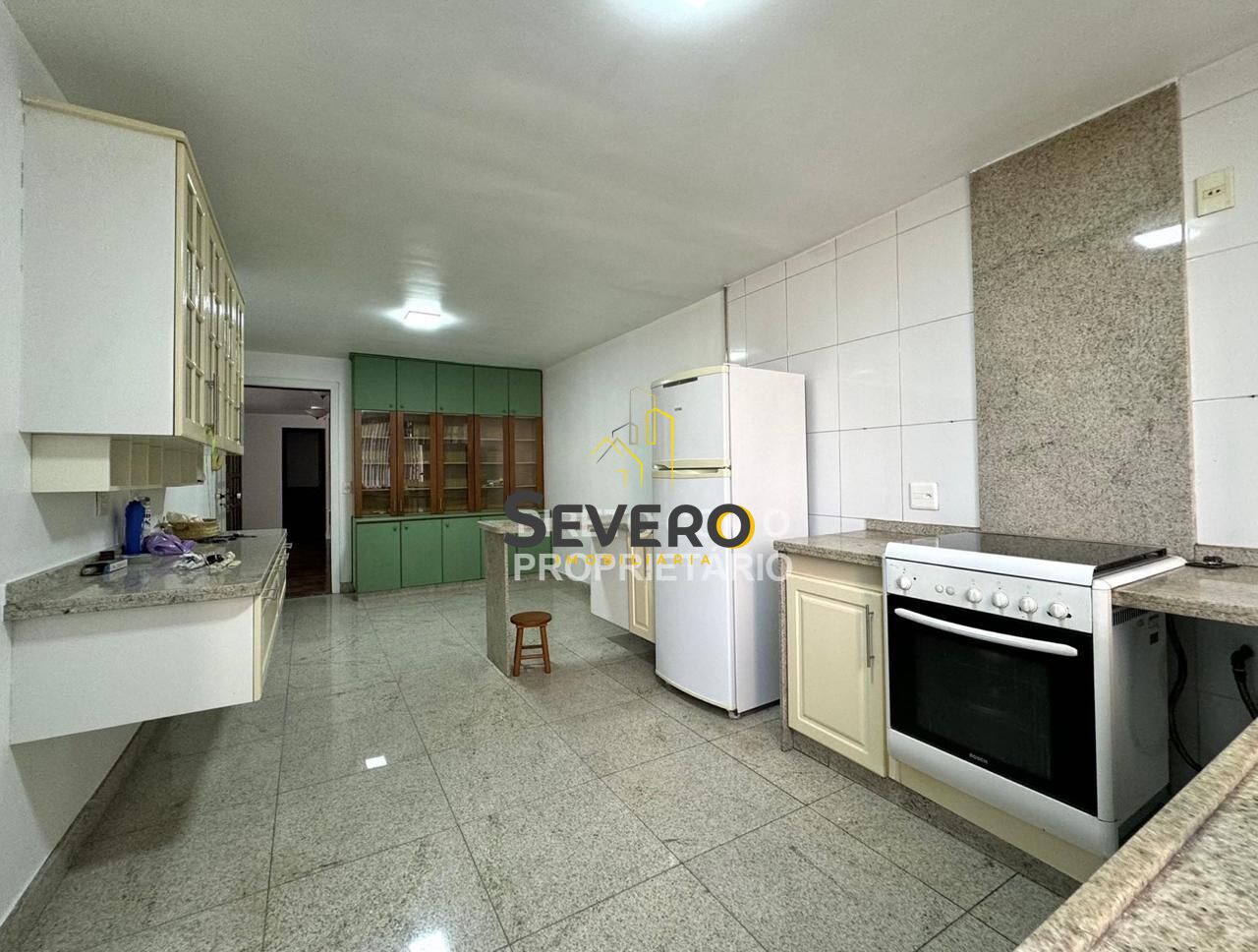 Apartamento à venda com 3 quartos, 230m² - Foto 9