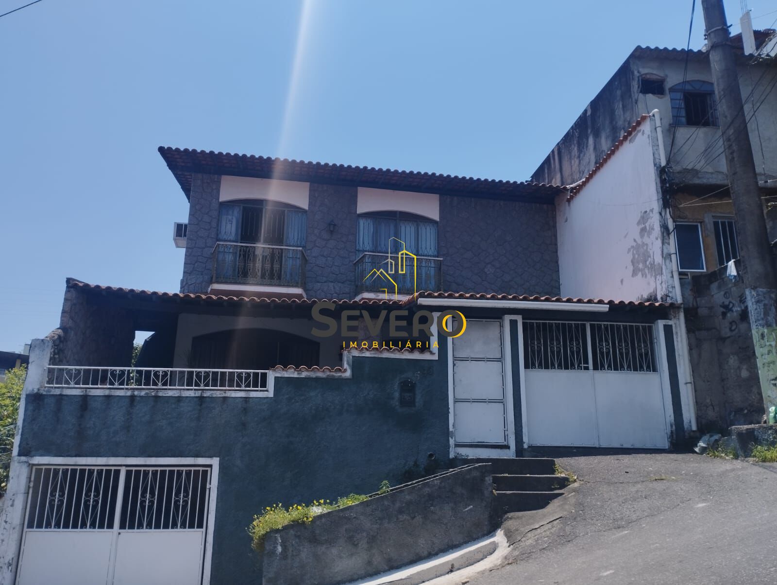 Casa à venda com 3 quartos, 345m² - Foto 1