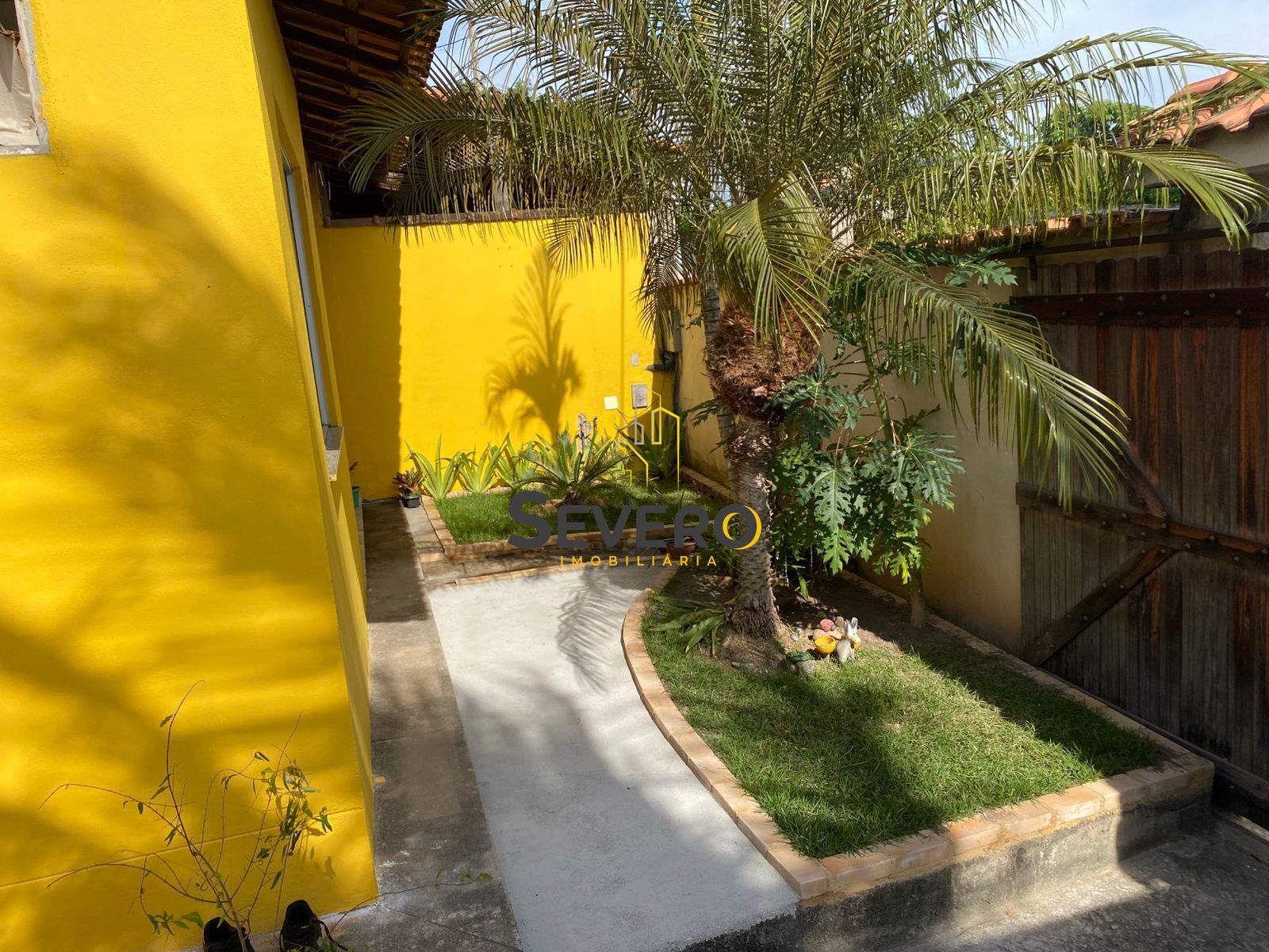 Casa à venda com 2 quartos, 130m² - Foto 1