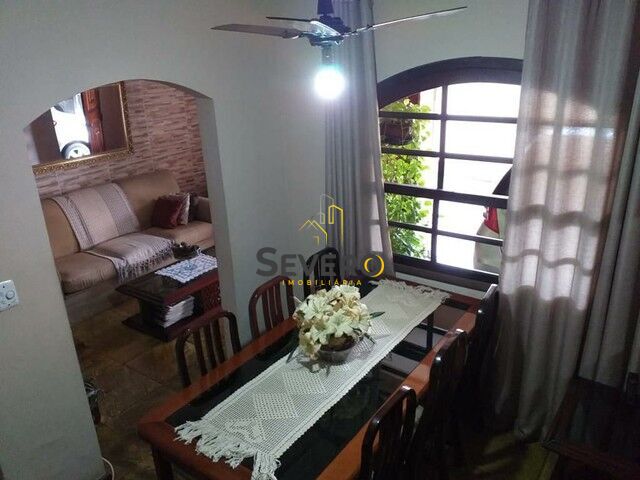 Casa à venda com 3 quartos, 210m² - Foto 3