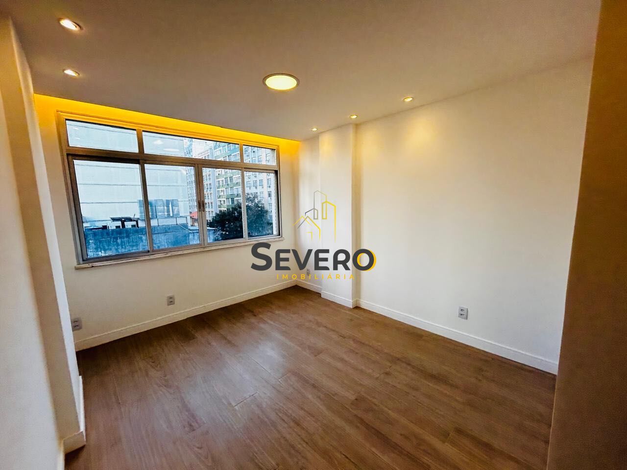 Apartamento à venda com 3 quartos, 110m² - Foto 1