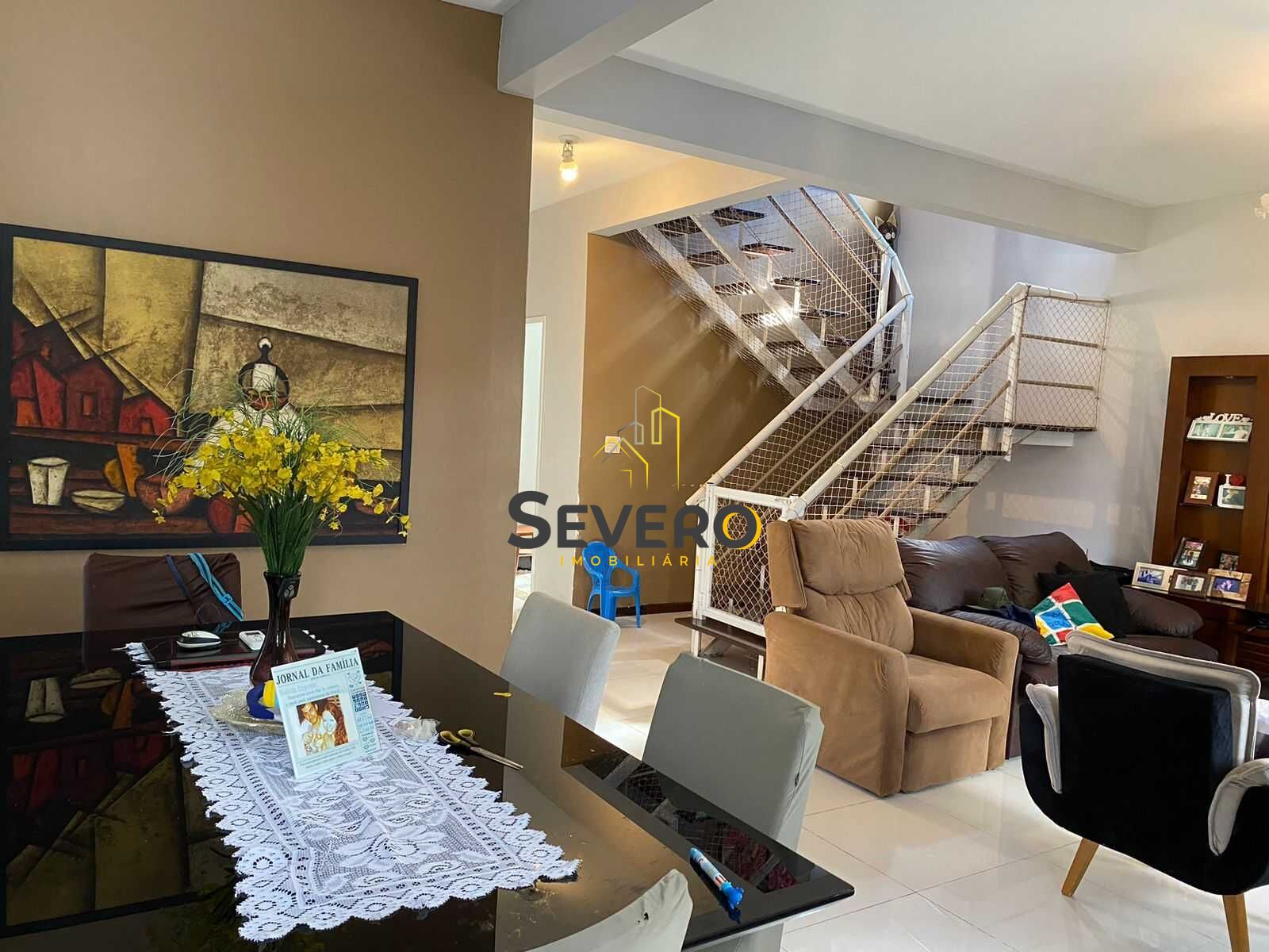 Casa à venda com 4 quartos, 207m² - Foto 2