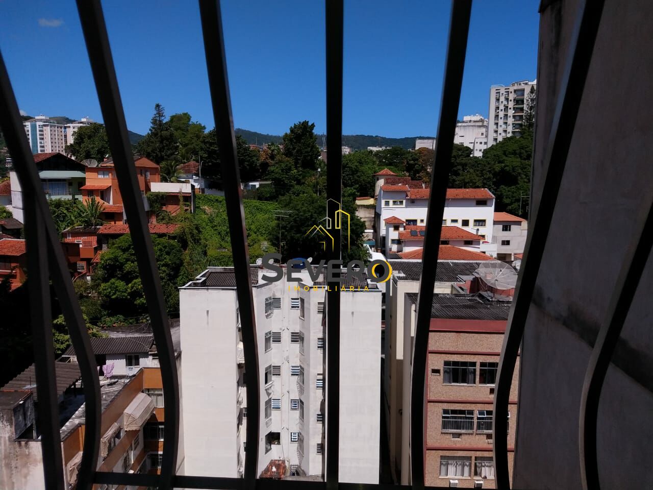 Apartamento à venda com 3 quartos, 100m² - Foto 1