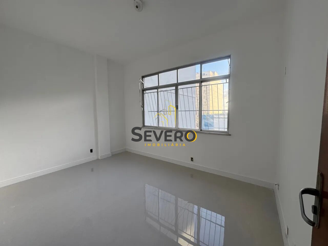 Apartamento à venda com 3 quartos, 130m² - Foto 4