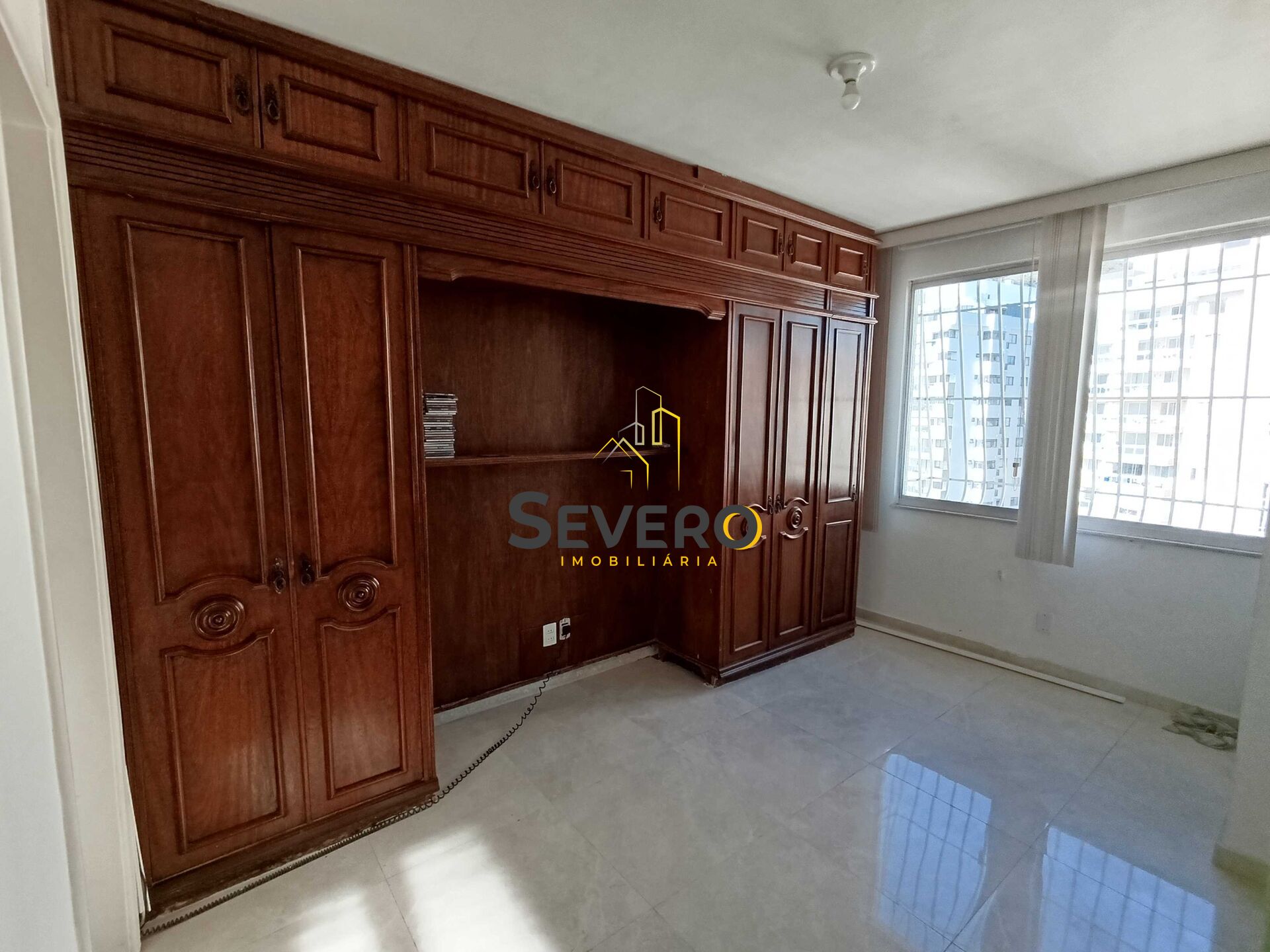 Apartamento à venda com 2 quartos, 80m² - Foto 3