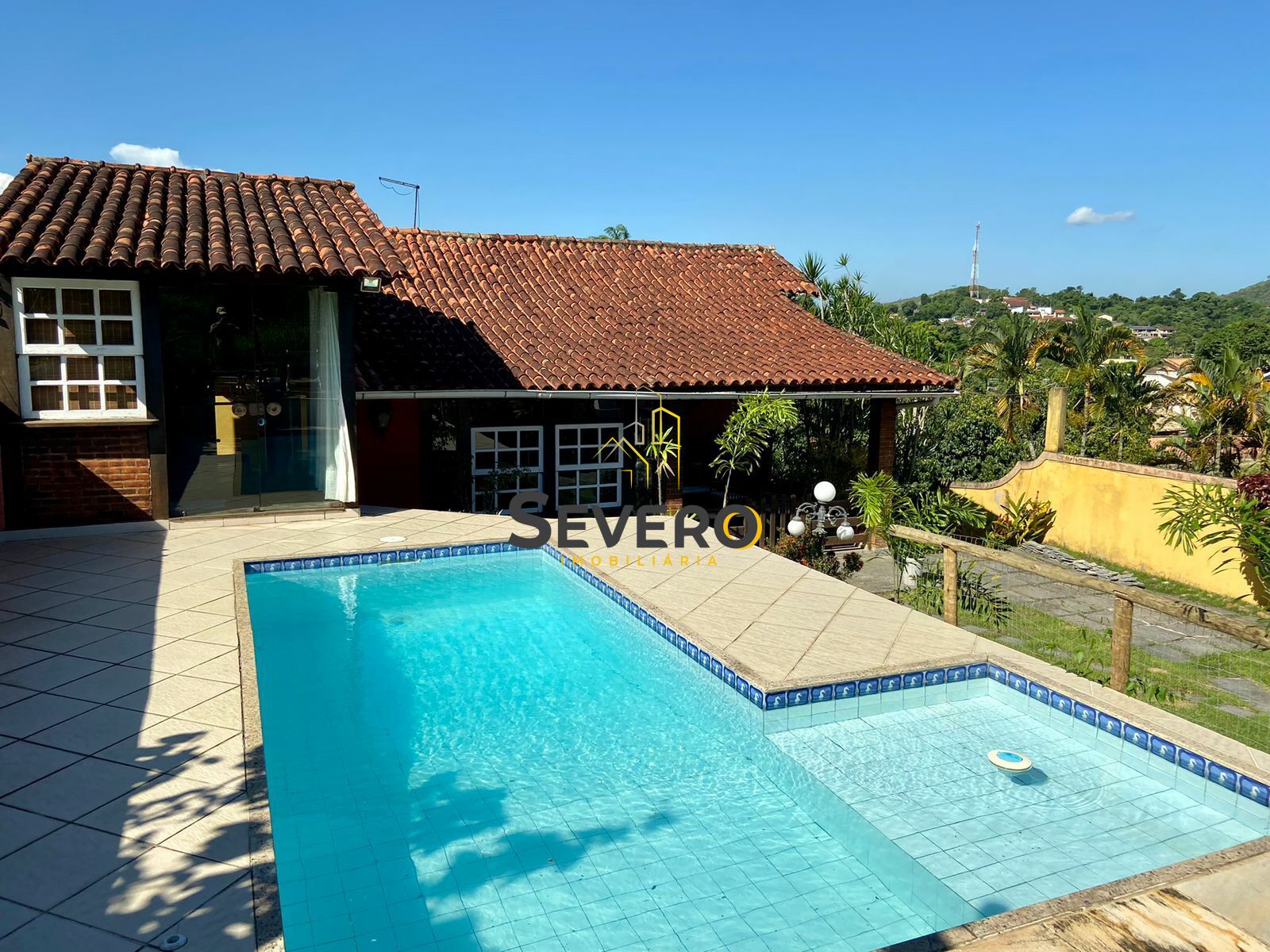 Casa de Condomínio à venda com 3 quartos, 482m² - Foto 1