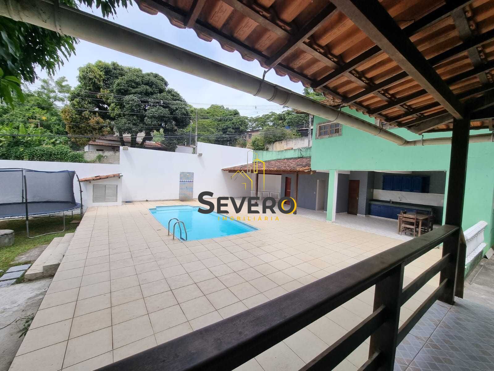 Casa à venda com 4 quartos, 250m² - Foto 2