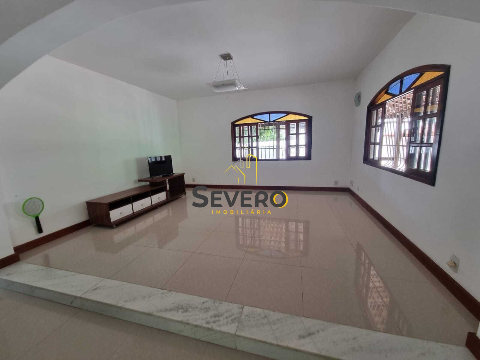 Casa à venda com 4 quartos, 250m² - Foto 4