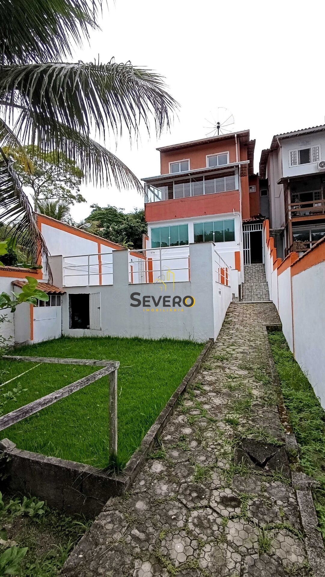 Casa à venda com 3 quartos, 250m² - Foto 1