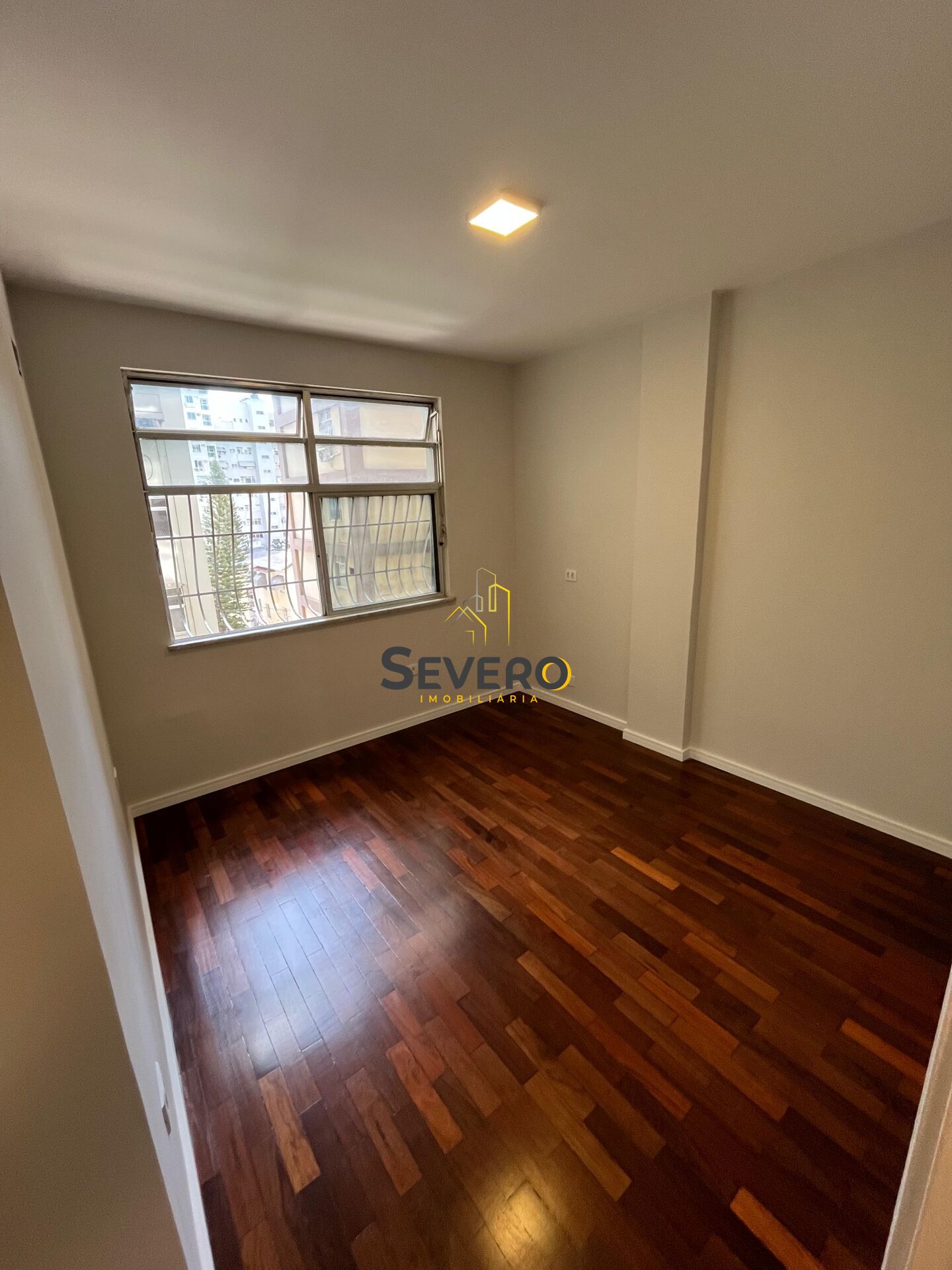 Apartamento à venda com 2 quartos, 80m² - Foto 2