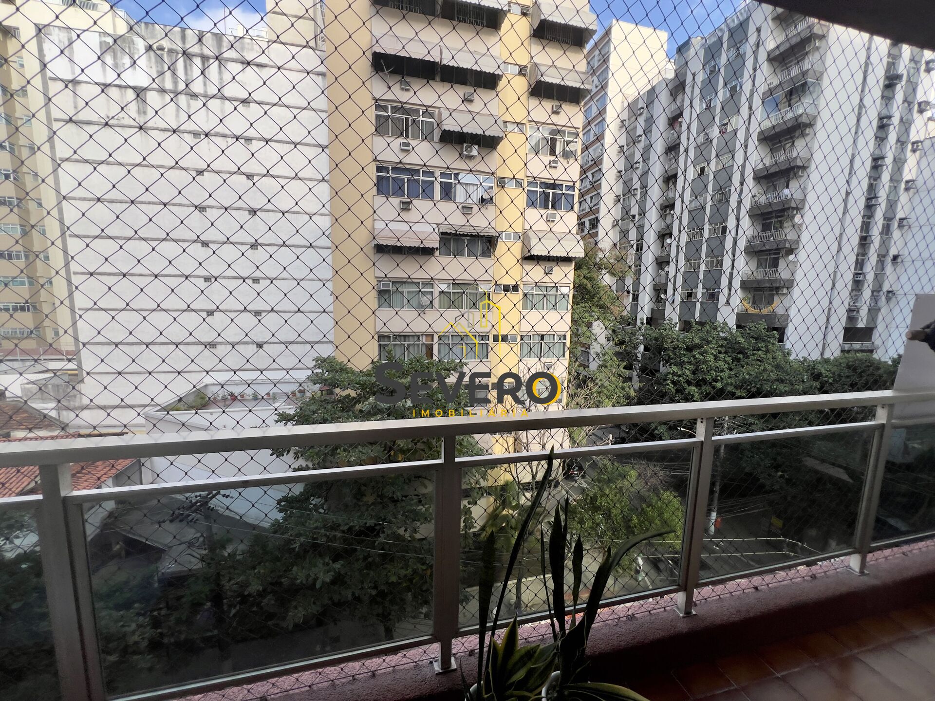 Apartamento à venda com 3 quartos, 140m² - Foto 1