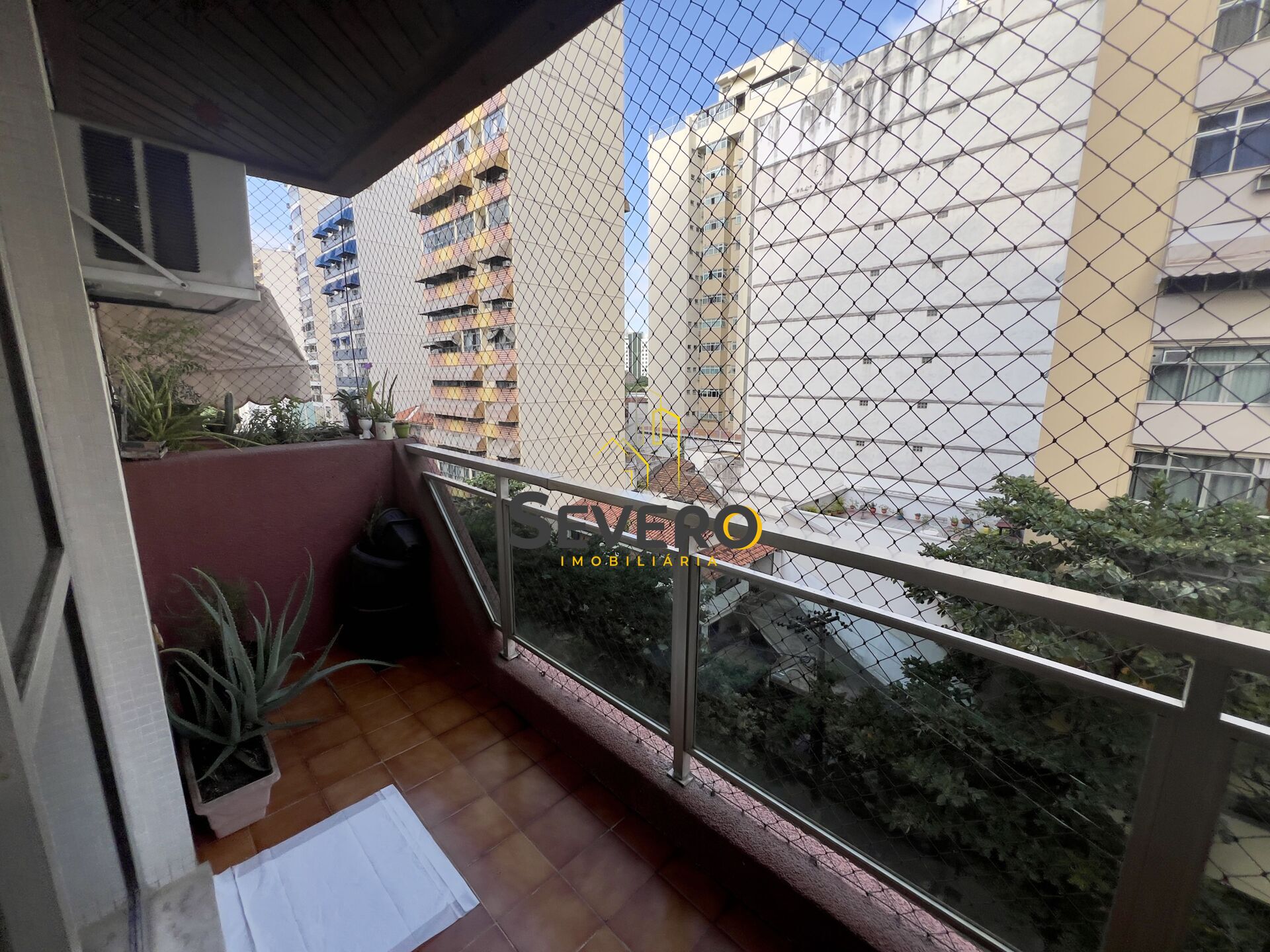 Apartamento à venda com 3 quartos, 140m² - Foto 2