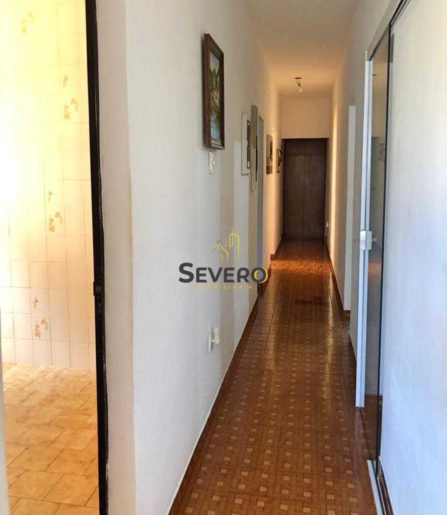 Casa à venda com 4 quartos, 220m² - Foto 11