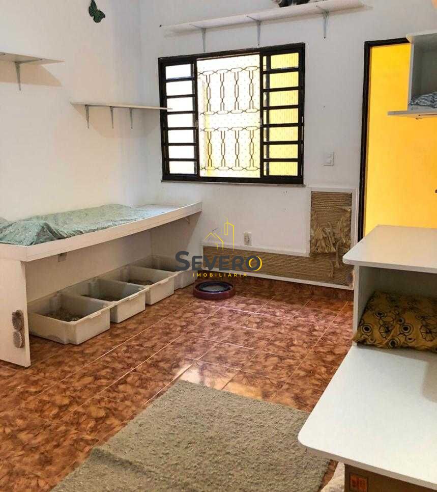 Casa à venda com 4 quartos, 220m² - Foto 12