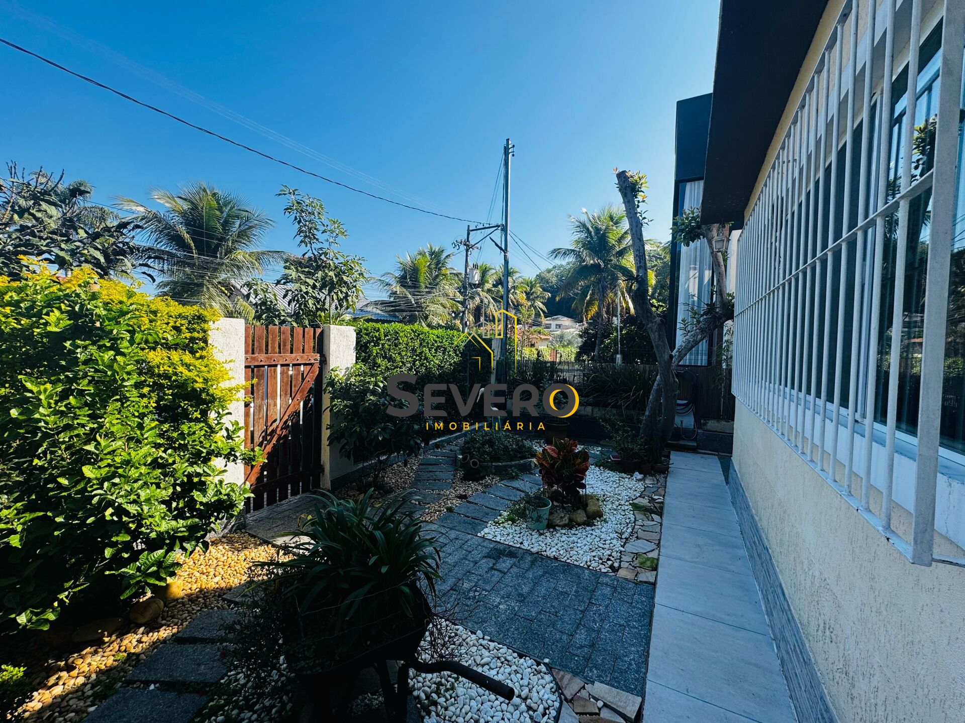 Casa à venda com 4 quartos, 180m² - Foto 2