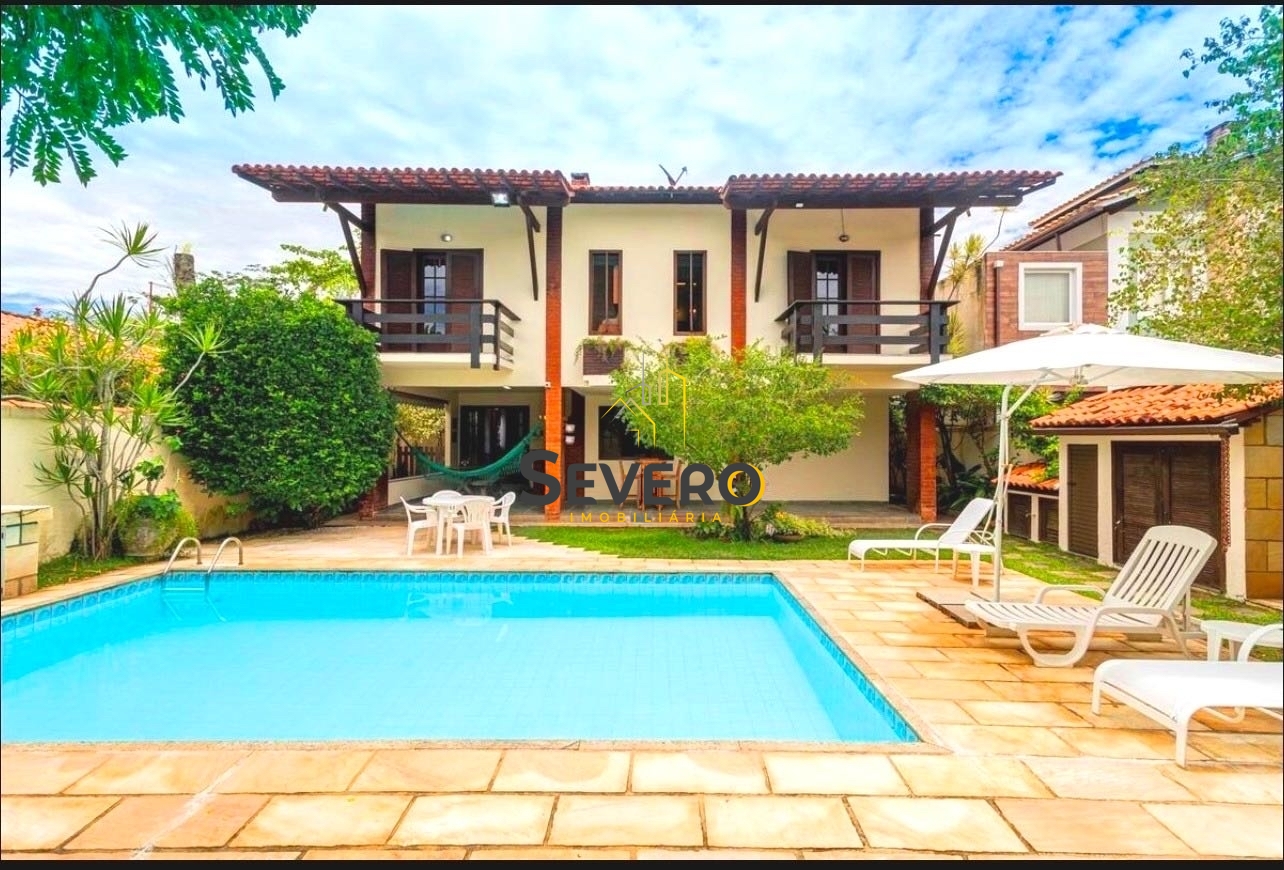 Casa à venda com 3 quartos, 300m² - Foto 1