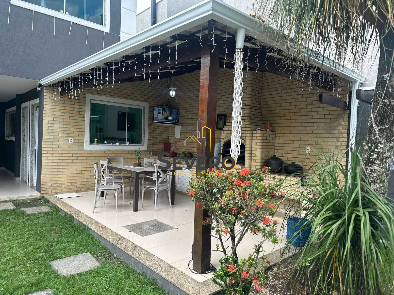Casa à venda com 3 quartos, 210m² - Foto 4