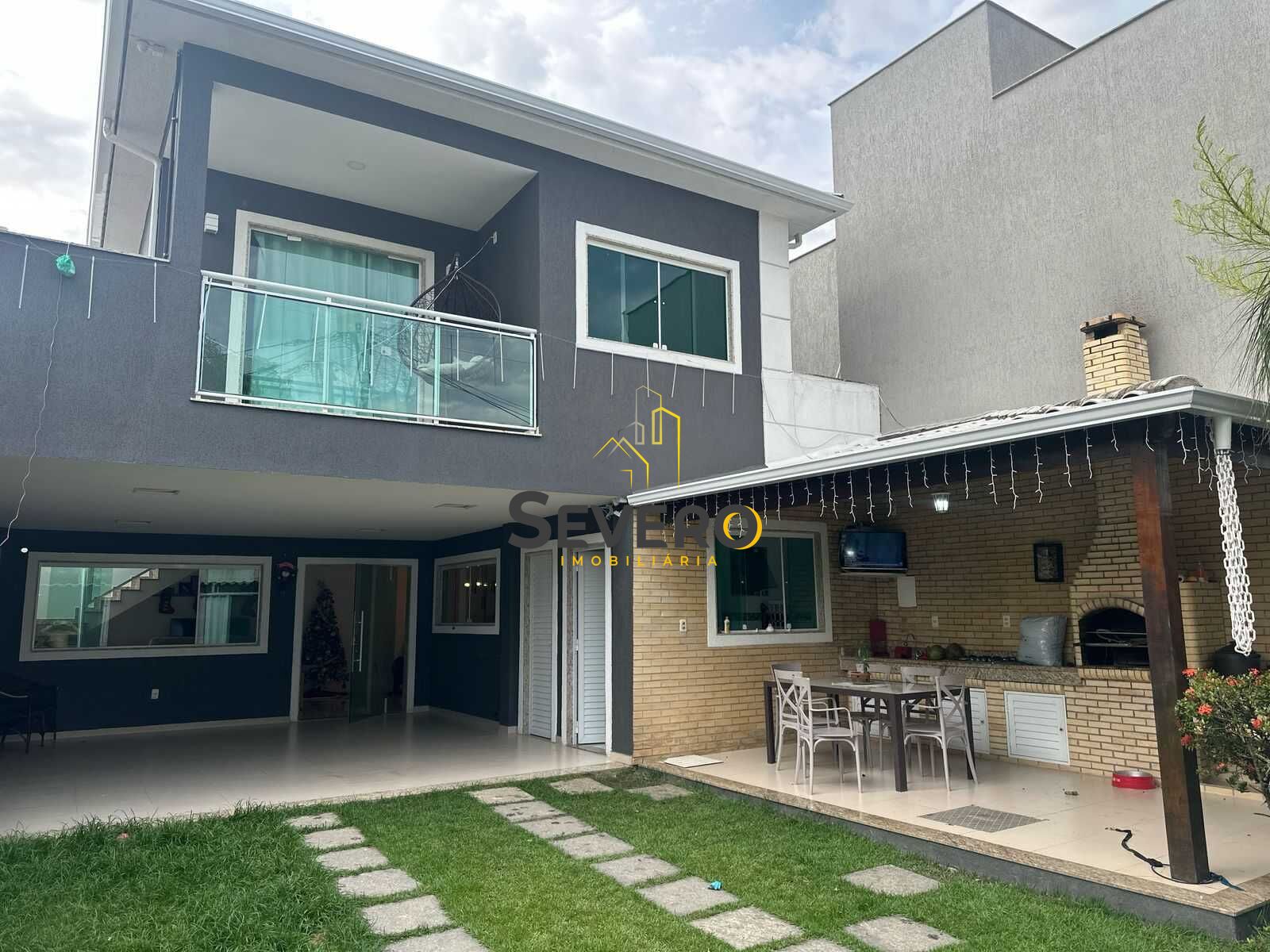 Casa à venda com 3 quartos, 210m² - Foto 2