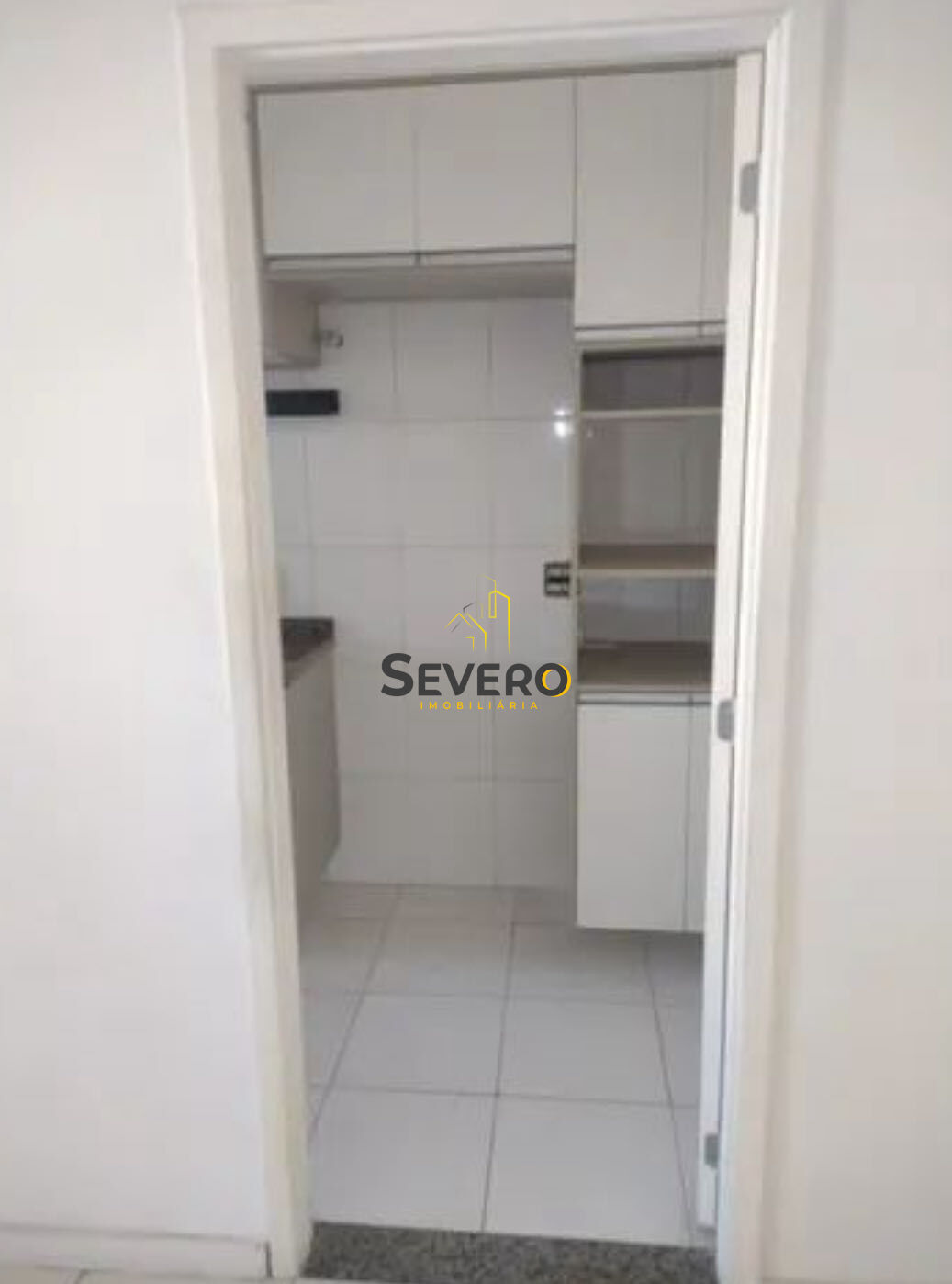 Apartamento à venda com 2 quartos, 70m² - Foto 2