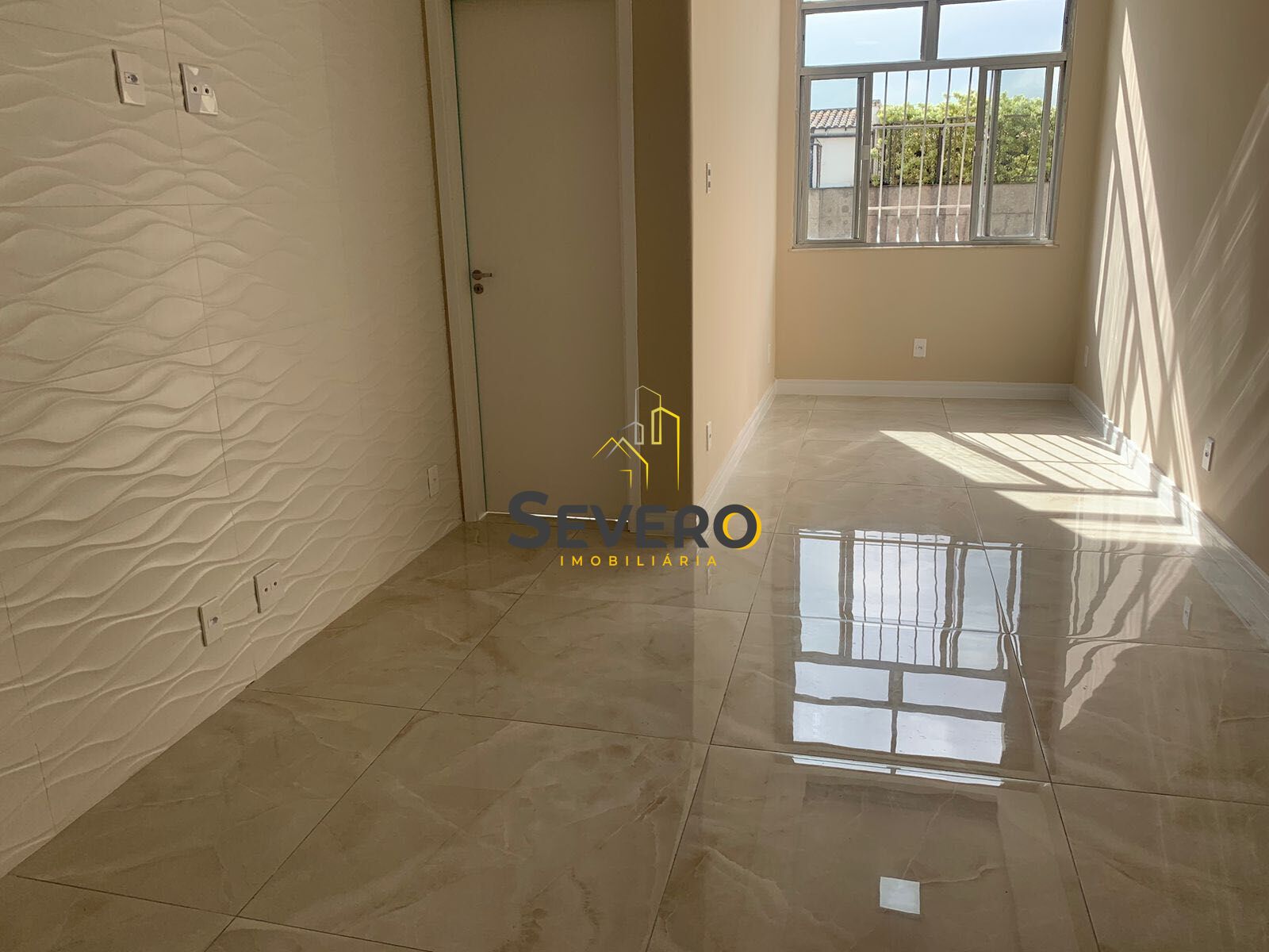Apartamento à venda com 2 quartos, 70m² - Foto 2